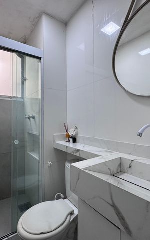 Apartamento à venda com 45m², 2 quartos e 1 vaga Apartamento à venda com 45m², 2 quartos e 1 vagaBanheiro Social