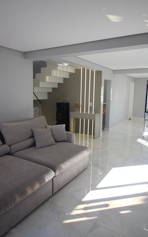 Casa à venda com 330m², 4 quartos e 5 vagasSala