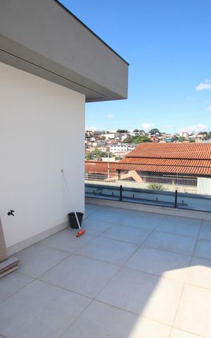 Casa à venda com 330m², 4 quartos e 5 vagasVaranda 1