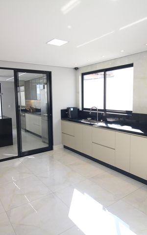 Casa à venda com 330m², 4 quartos e 5 vagasCozinha