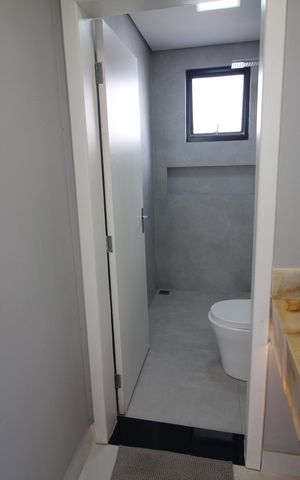 Casa à venda com 330m², 4 quartos e 5 vagasBanheiro 1