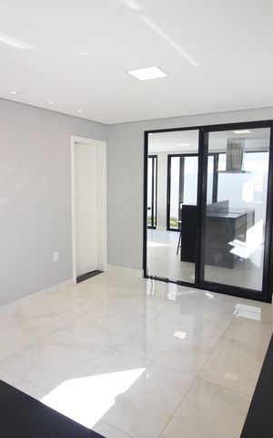 Casa à venda com 330m², 4 quartos e 5 vagasCozinha