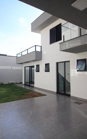Casa à venda com 330m², 4 quartos e 5 vagasQuintal