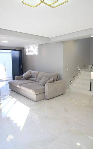 Casa à venda com 330m², 4 quartos e 5 vagasSala