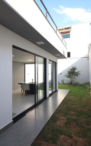 Casa à venda com 330m², 4 quartos e 5 vagasQuintal