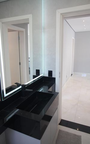 Casa à venda com 330m², 4 quartos e 5 vagasBanheiro 3