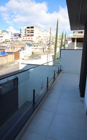 Casa à venda com 330m², 4 quartos e 5 vagasVaranda 1