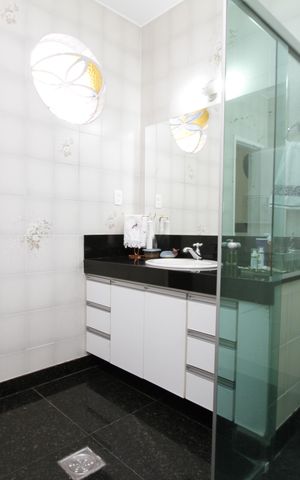 Casa à venda com 220m², 3 quartos e 1 vagaBanheiro da Suíte