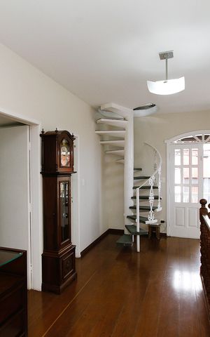 Casa à venda com 220m², 3 quartos e 1 vagasegundo andar