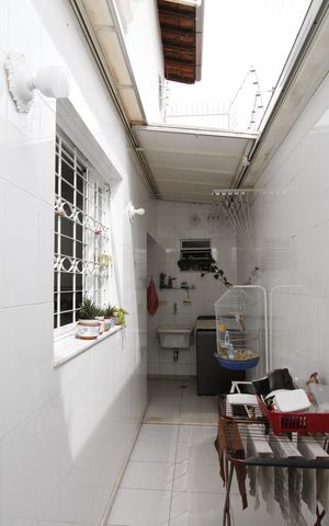 Casa à venda com 220m², 3 quartos e 1 vagaÁrea de Serviço