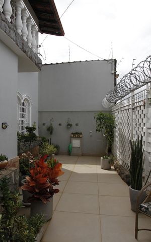 Casa à venda com 220m², 3 quartos e 1 vagaÁrea externa