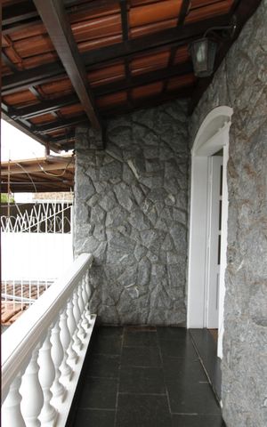 Casa à venda com 220m², 3 quartos e 1 vagaVaranda