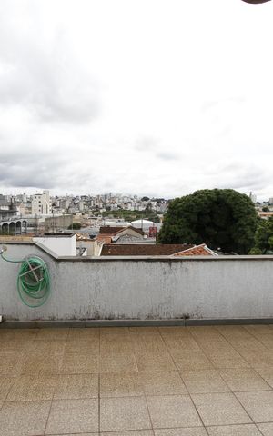 Casa à venda com 220m², 3 quartos e 1 vagaAcademia