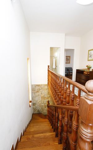Casa à venda com 220m², 3 quartos e 1 vagaEscada