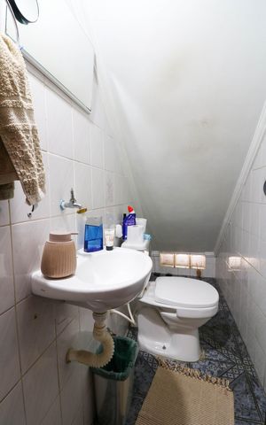 Casa à venda com 160m², 4 quartos e 2 vagas Casa à venda com 160m², 4 quartos e 2 vagasLavabo