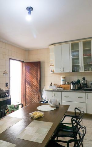 Casa à venda com 160m², 4 quartos e 2 vagas Casa à venda com 160m², 4 quartos e 2 vagasCozinha