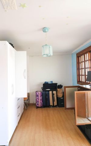 Casa à venda com 160m², 4 quartos e 2 vagas Casa à venda com 160m², 4 quartos e 2 vagasSala de TV
