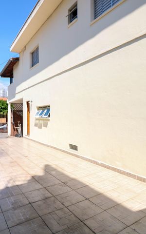Casa à venda com 160m², 4 quartos e 2 vagas Casa à venda com 160m², 4 quartos e 2 vagasQuintal