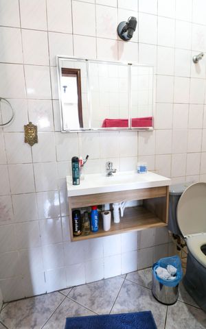 Casa à venda com 160m², 4 quartos e 2 vagas Casa à venda com 160m², 4 quartos e 2 vagasBanheiro da Suíte