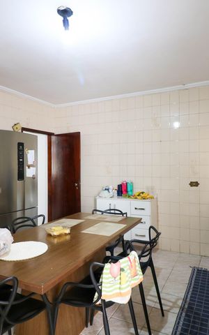 Casa à venda com 160m², 4 quartos e 2 vagas Casa à venda com 160m², 4 quartos e 2 vagasCozinha