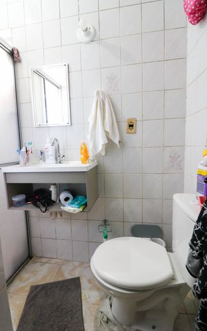 Casa à venda com 160m², 4 quartos e 2 vagas Casa à venda com 160m², 4 quartos e 2 vagasBanheiro