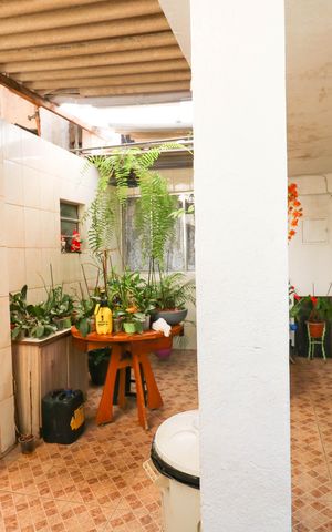 Casa à venda com 160m², 4 quartos e 2 vagas Casa à venda com 160m², 4 quartos e 2 vagasQuintal