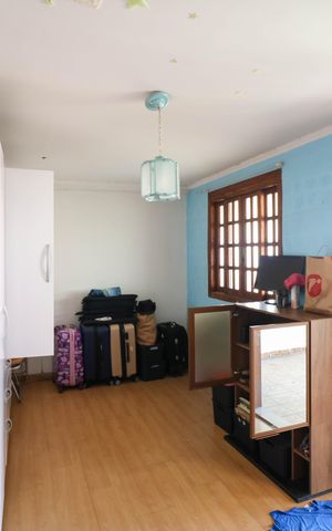 Casa à venda com 160m², 4 quartos e 2 vagas Casa à venda com 160m², 4 quartos e 2 vagasSala de TV