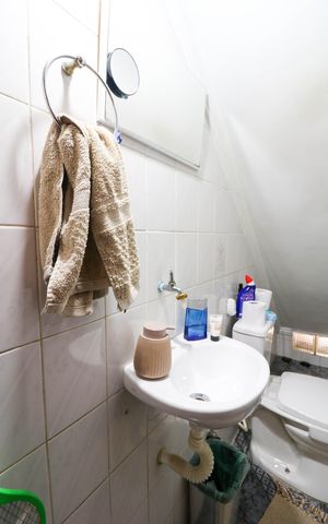 Casa à venda com 160m², 4 quartos e 2 vagas Casa à venda com 160m², 4 quartos e 2 vagasLavabo