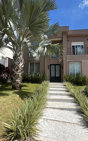 Casa de condomínio à venda com 498m², 3 quartos e 4 vagas Casa de condomínio à venda com 498m², 3 quartos e 4 vagasFachada