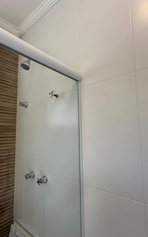 Casa de condomínio à venda com 498m², 3 quartos e 4 vagas Casa de condomínio à venda com 498m², 3 quartos e 4 vagasBanheiro social
