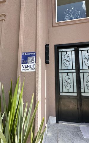 Casa de condomínio à venda com 498m², 3 quartos e 4 vagas Casa de condomínio à venda com 498m², 3 quartos e 4 vagasPlaca