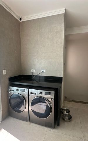 Casa de condomínio à venda com 498m², 3 quartos e 4 vagas Casa de condomínio à venda com 498m², 3 quartos e 4 vagasÁrea de Serviço