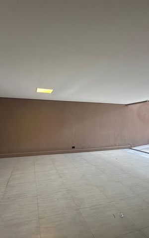Casa de condomínio à venda com 498m², 3 quartos e 4 vagas Casa de condomínio à venda com 498m², 3 quartos e 4 vagasGaragem