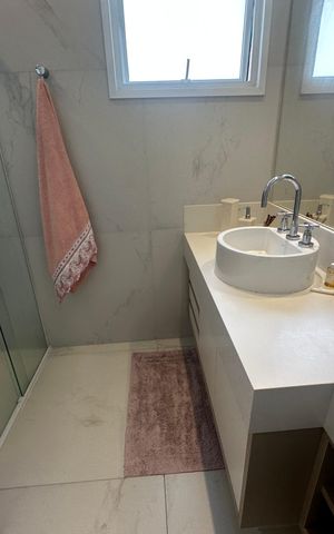 Casa de condomínio à venda com 498m², 3 quartos e 4 vagas Casa de condomínio à venda com 498m², 3 quartos e 4 vagasBanheiro da Suíte 2