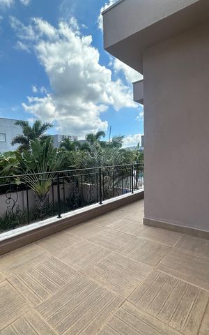 Casa de condomínio à venda com 498m², 3 quartos e 4 vagas Casa de condomínio à venda com 498m², 3 quartos e 4 vagasVaranda