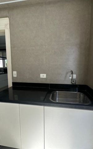 Casa de condomínio à venda com 498m², 3 quartos e 4 vagas Casa de condomínio à venda com 498m², 3 quartos e 4 vagasÁrea de Serviço