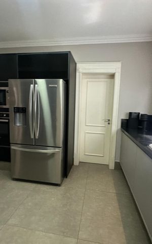 Casa de condomínio à venda com 498m², 3 quartos e 4 vagas Casa de condomínio à venda com 498m², 3 quartos e 4 vagasCozinha