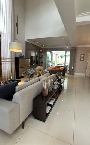Casa de condomínio à venda com 498m², 3 quartos e 4 vagas Casa de condomínio à venda com 498m², 3 quartos e 4 vagasSala