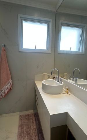 Casa de condomínio à venda com 498m², 3 quartos e 4 vagas Casa de condomínio à venda com 498m², 3 quartos e 4 vagasBanheiro da Suíte 2