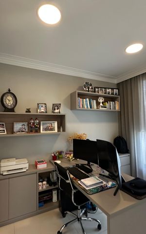 Casa de condomínio à venda com 498m², 3 quartos e 4 vagas Casa de condomínio à venda com 498m², 3 quartos e 4 vagasEscritório