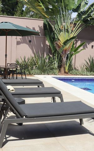 Casa de condomínio à venda com 498m², 3 quartos e 4 vagas Casa de condomínio à venda com 498m², 3 quartos e 4 vagasPiscina