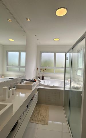 Casa de condomínio à venda com 498m², 3 quartos e 4 vagas Casa de condomínio à venda com 498m², 3 quartos e 4 vagasBanheiro da Suíte 3