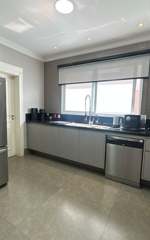 Casa de condomínio à venda com 498m², 3 quartos e 4 vagas Casa de condomínio à venda com 498m², 3 quartos e 4 vagasCozinha