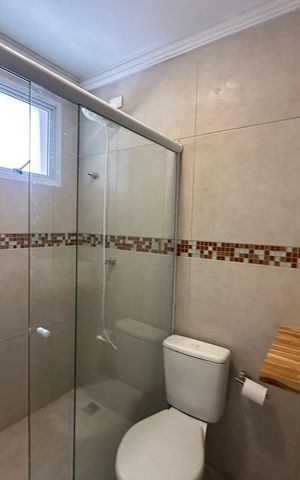 Casa de condomínio à venda com 498m², 3 quartos e 4 vagas Casa de condomínio à venda com 498m², 3 quartos e 4 vagasBanheiro de serviço