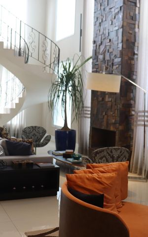 Casa de condomínio à venda com 498m², 3 quartos e 4 vagas Casa de condomínio à venda com 498m², 3 quartos e 4 vagasSala