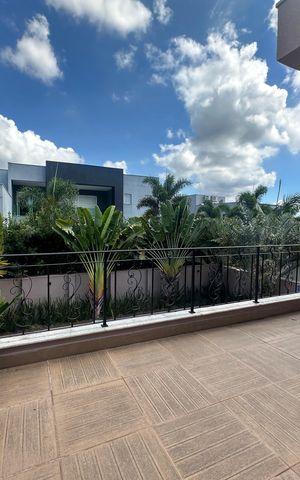 Casa de condomínio à venda com 498m², 3 quartos e 4 vagas Casa de condomínio à venda com 498m², 3 quartos e 4 vagasVaranda