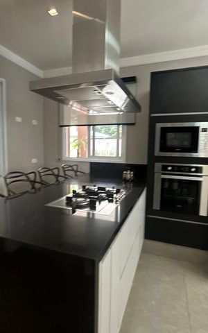 Casa de condomínio à venda com 498m², 3 quartos e 4 vagas Casa de condomínio à venda com 498m², 3 quartos e 4 vagasCozinha