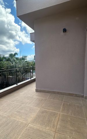 Casa de condomínio à venda com 498m², 3 quartos e 4 vagas Casa de condomínio à venda com 498m², 3 quartos e 4 vagasVaranda