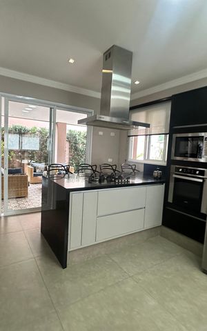 Casa de condomínio à venda com 498m², 3 quartos e 4 vagas Casa de condomínio à venda com 498m², 3 quartos e 4 vagasCozinha
