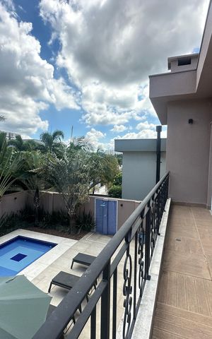 Casa de condomínio à venda com 498m², 3 quartos e 4 vagas Casa de condomínio à venda com 498m², 3 quartos e 4 vagasVaranda